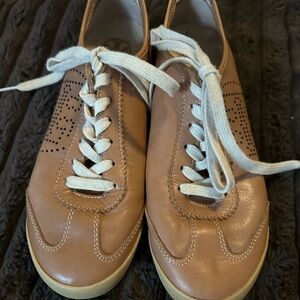 🤎Tory Burch Tan Leather Sneakers🤎